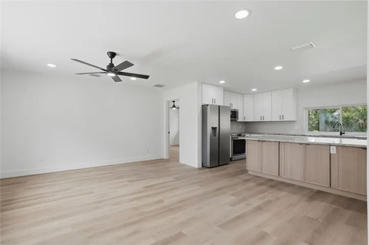 Living Room / Kitchen