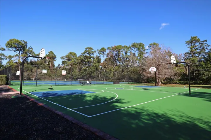 basketball & tennis courts