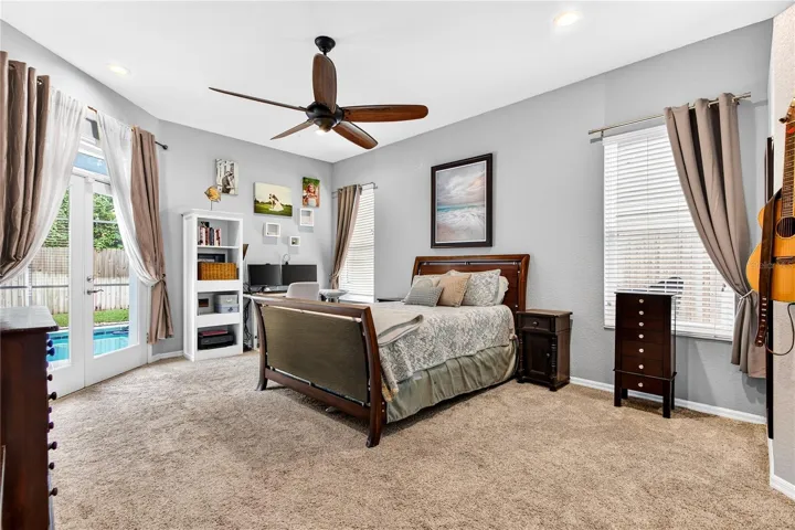 primary bedroom, newer carpeting