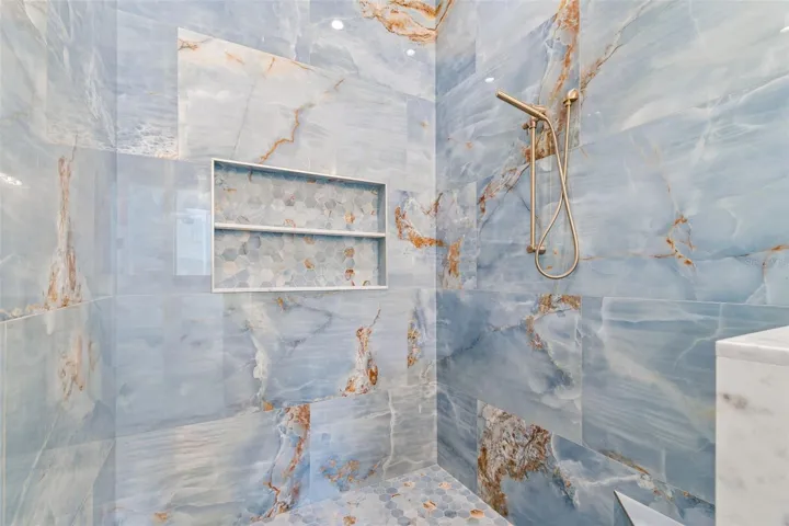 Master Walk-in Rain Shower