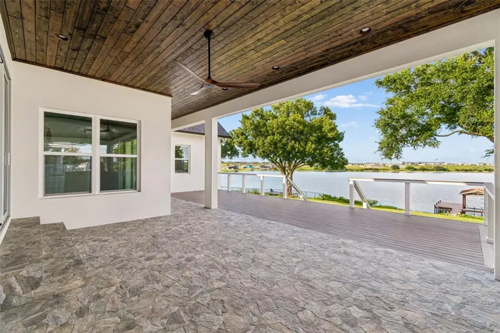 Covered Lanai and Deck on lakeside