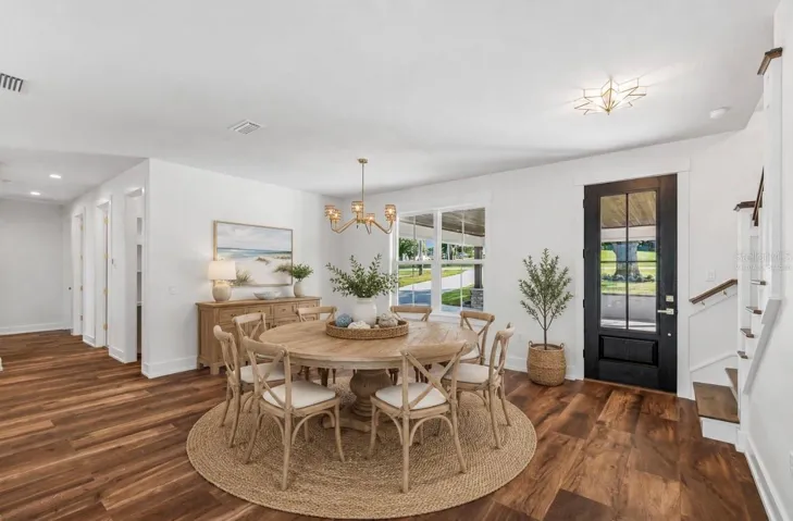 Dining RoomVIRTUALLY STAGED