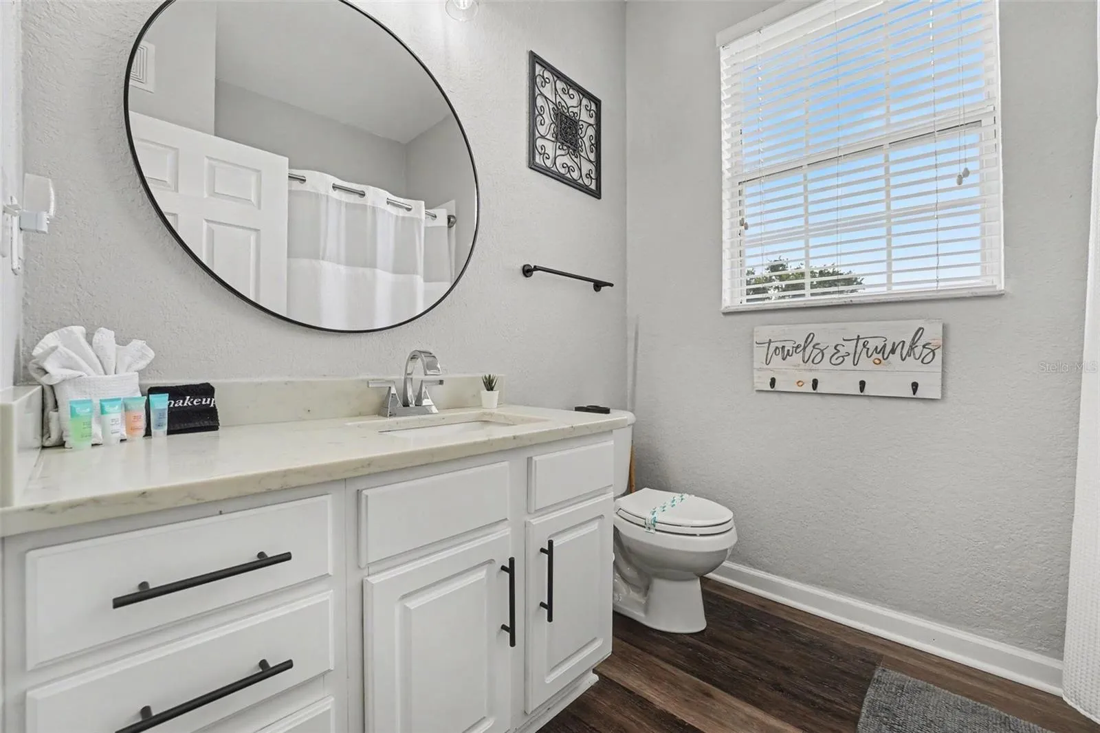 Stone countertops, updated fixtures!