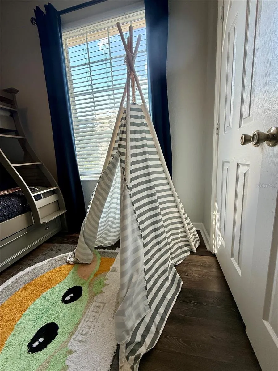 Pop up teepee tent!