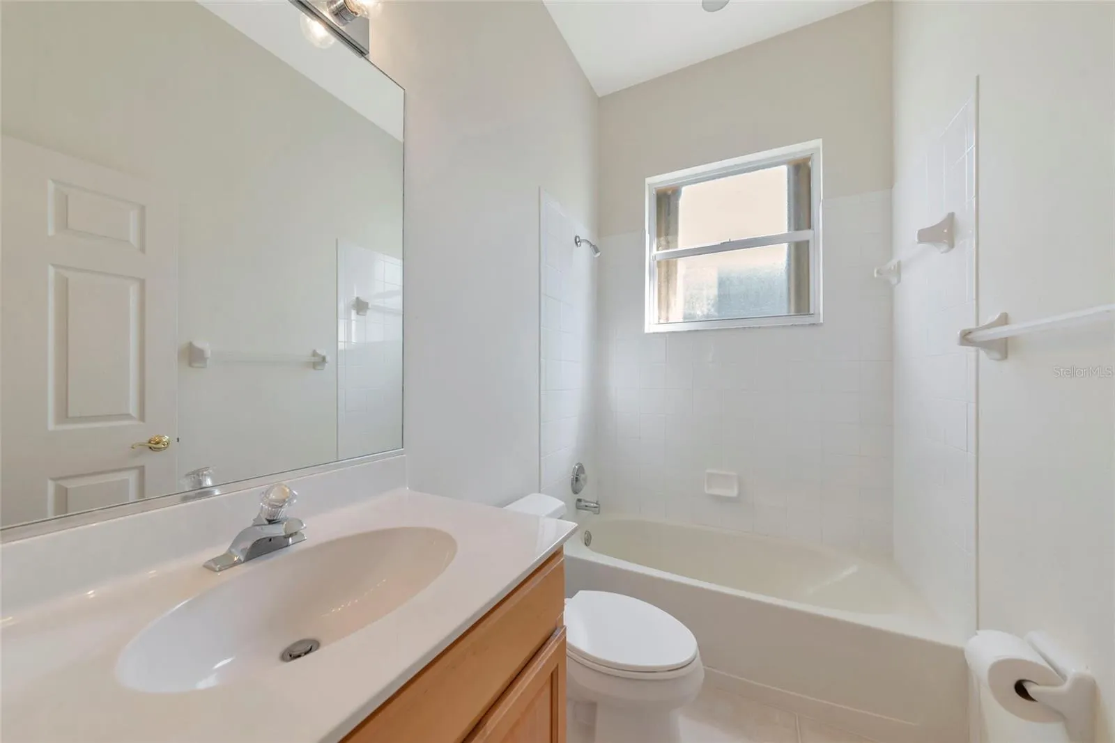 Guest bath between bedrooms 2 &amp; 3.