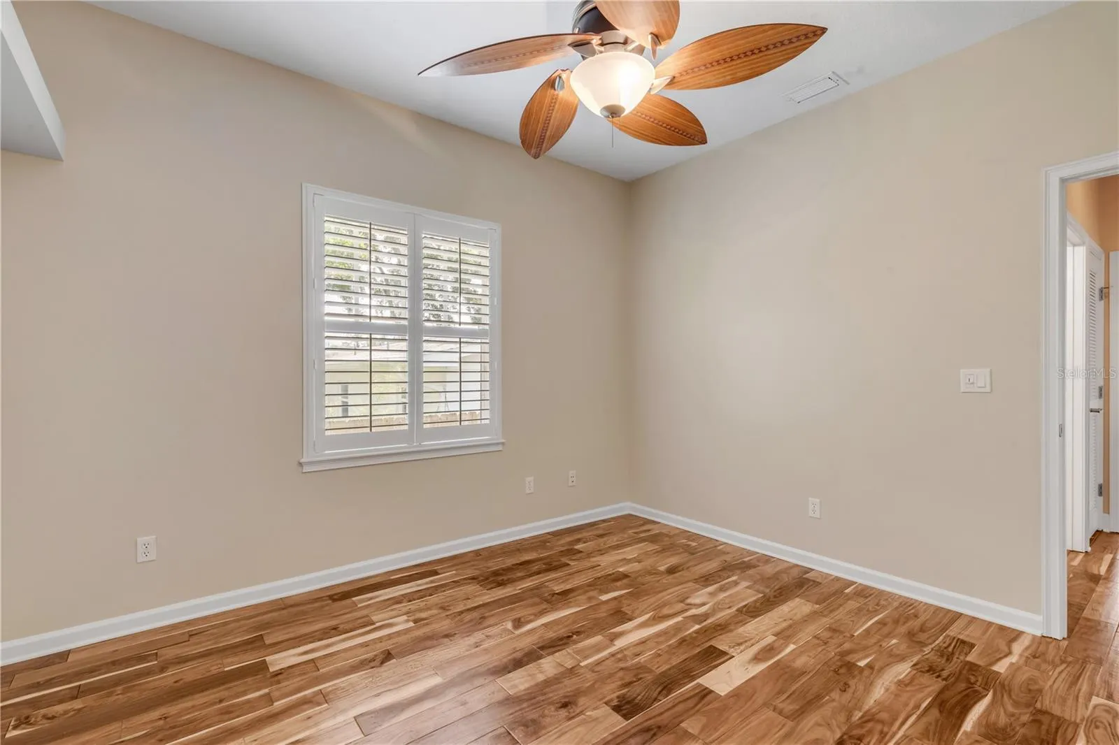 Middle Bedroom