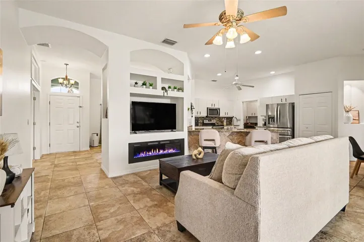 Living Room with fireplace