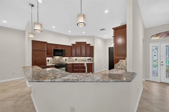 Breakfast Bar with 3 Pendant Lights