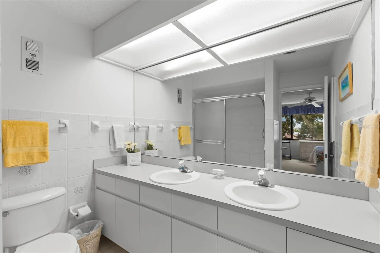 Ensuite double sink with shower