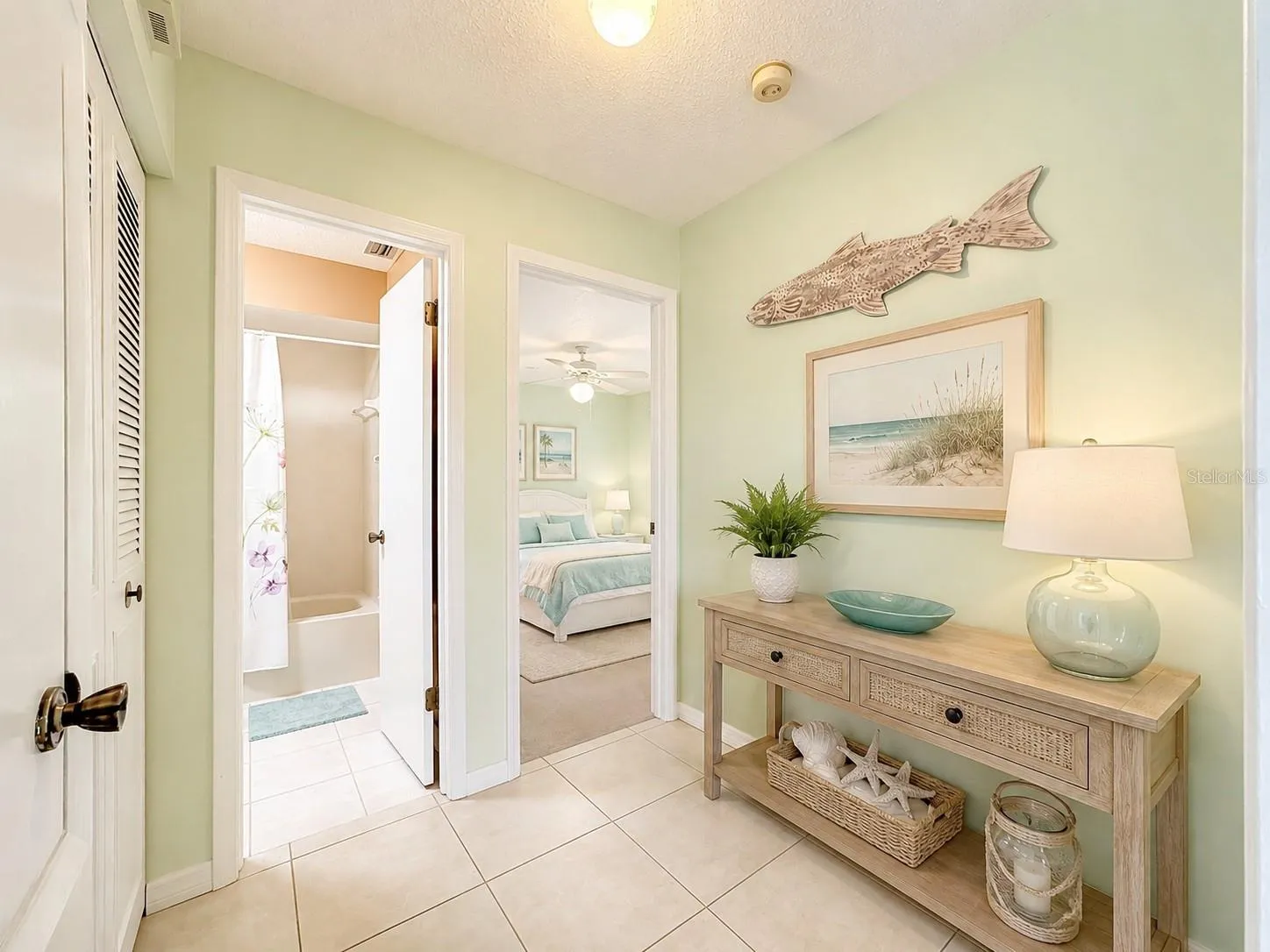 hall virtual staged