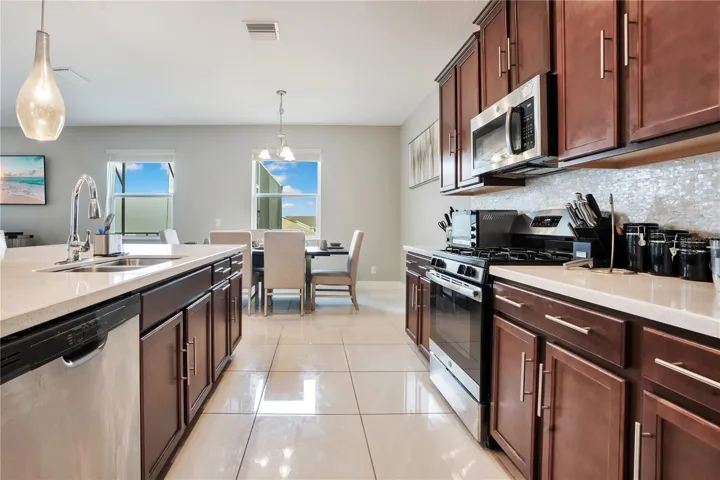 Kitchen/ Kitchenette
