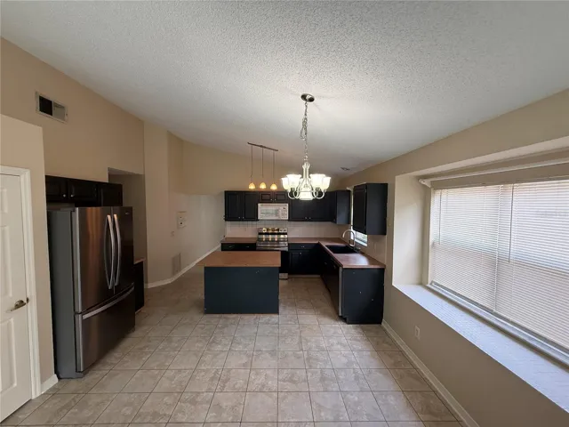 Kitchen and Breakfast Area