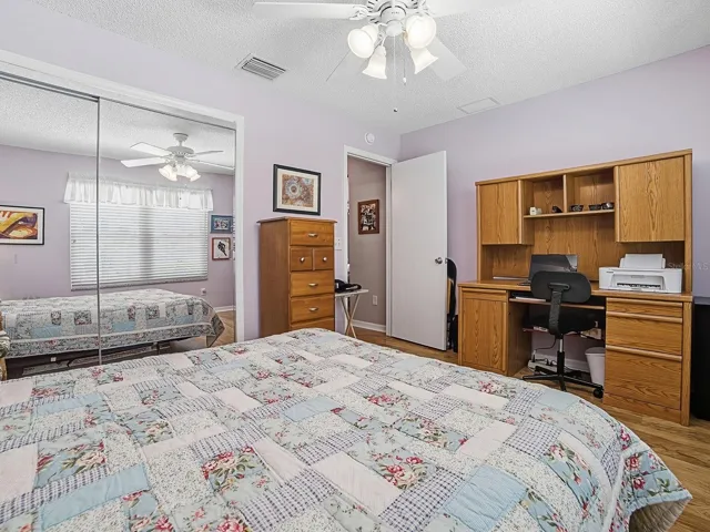 Guest Room - Office