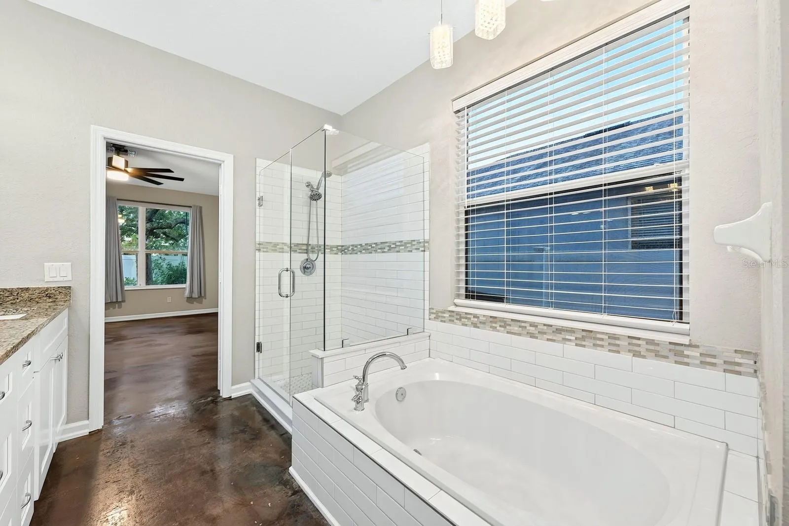 Primary en-suite bath.