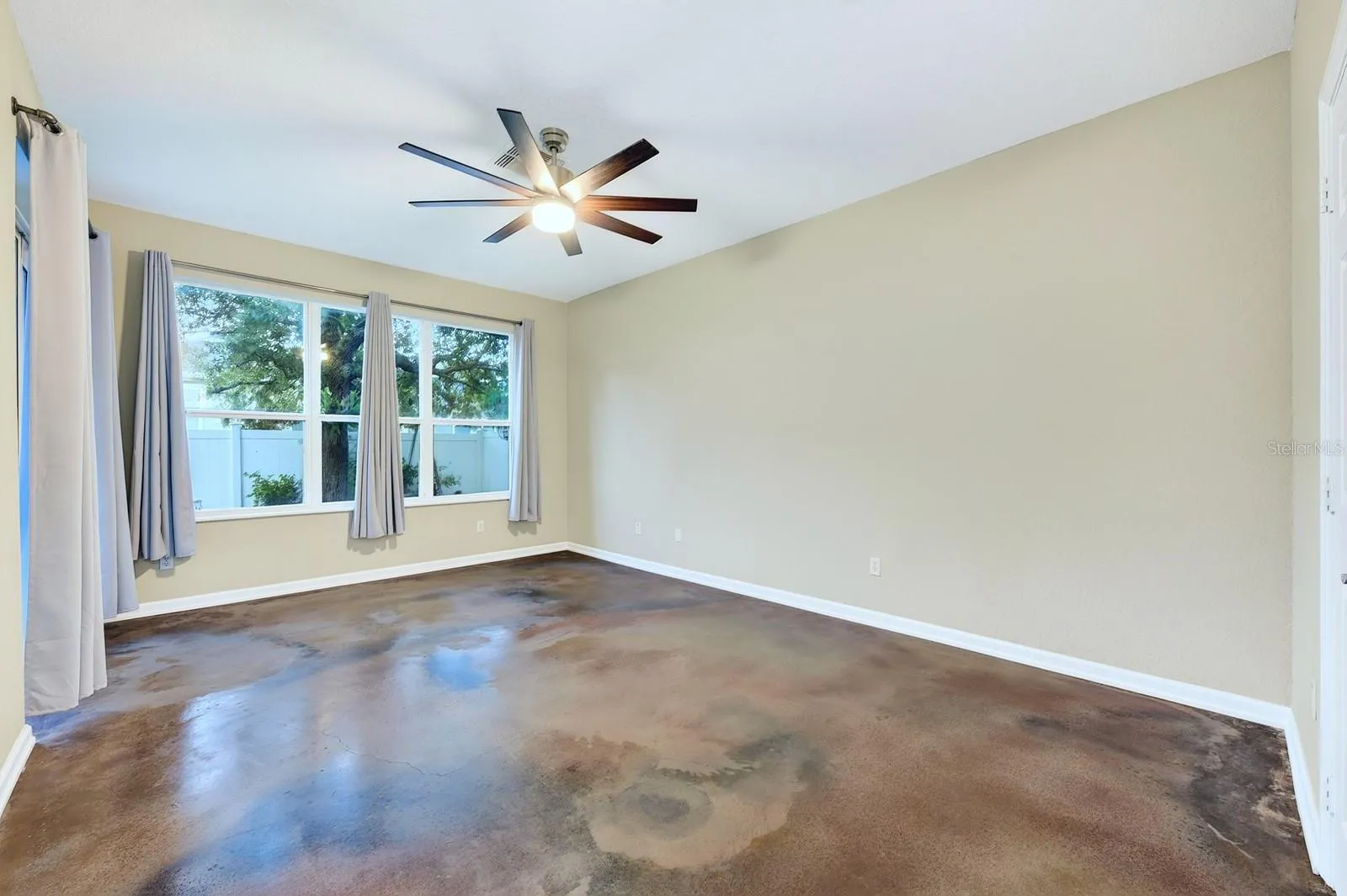 Main floor primary suite.
