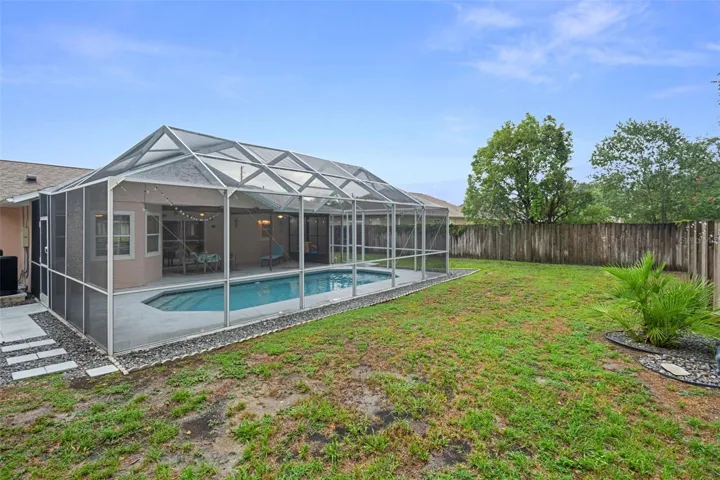 Private BackYard &amp; Screened Pool Cage