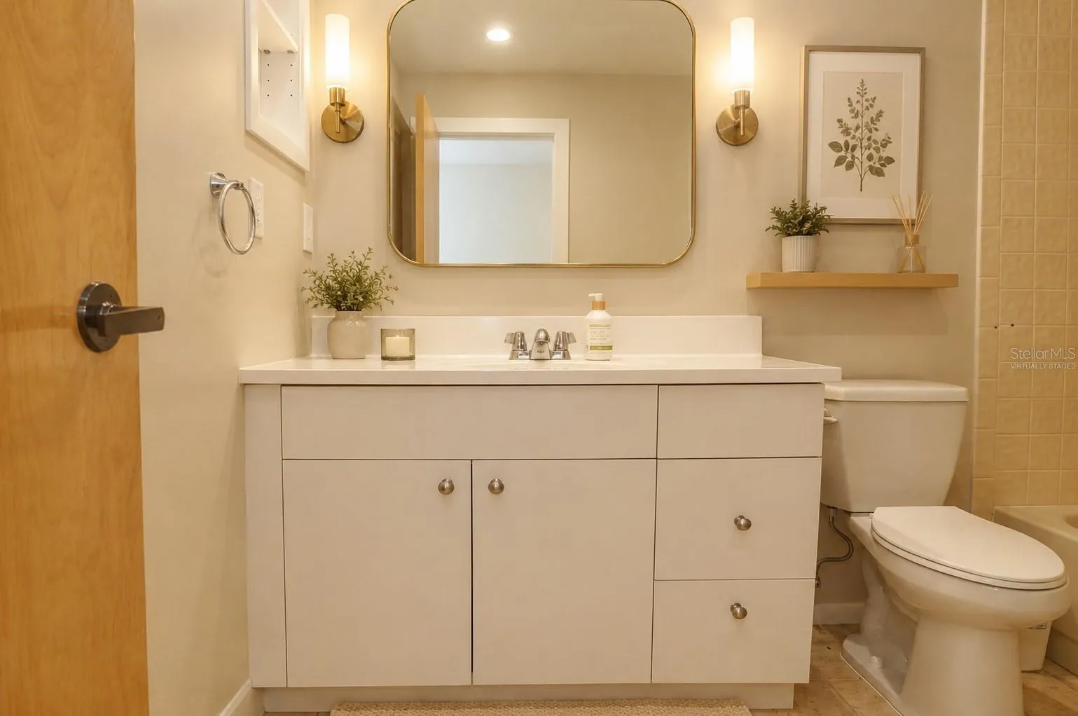 Virtually staged 2nd bath