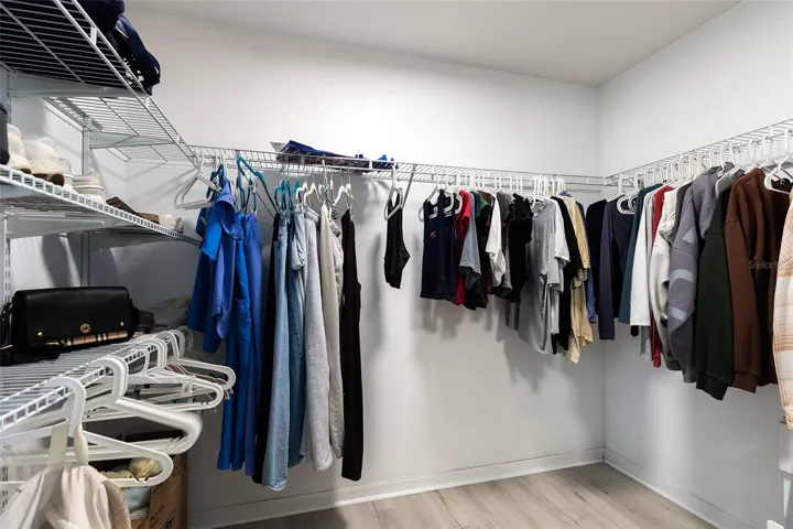 Another big walk in closet