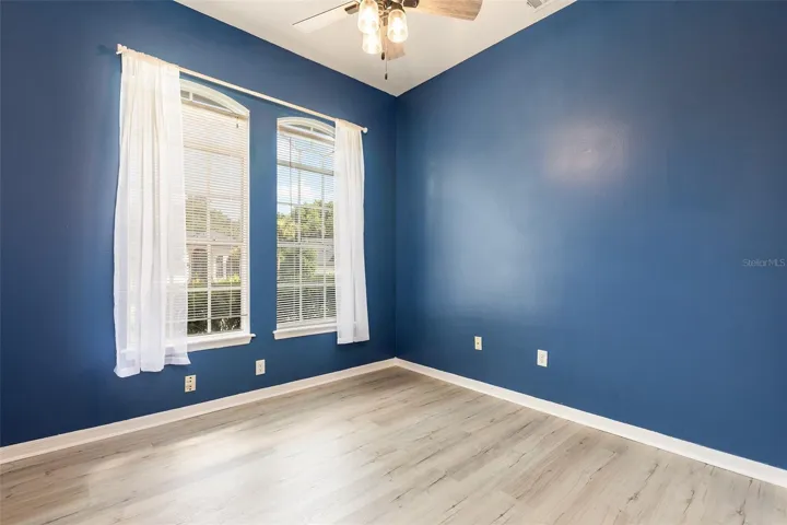 Office / 5th bedroom