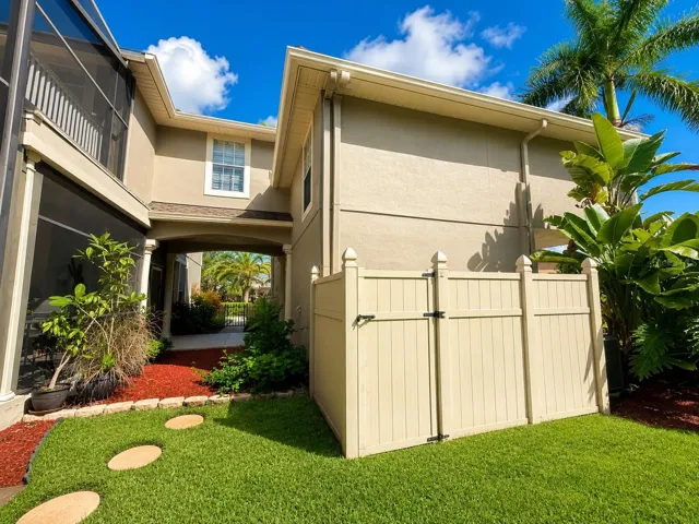 Dual home security systems allow the garage apartment to operate independently, w/ smoke &amp; CO2 detectors.