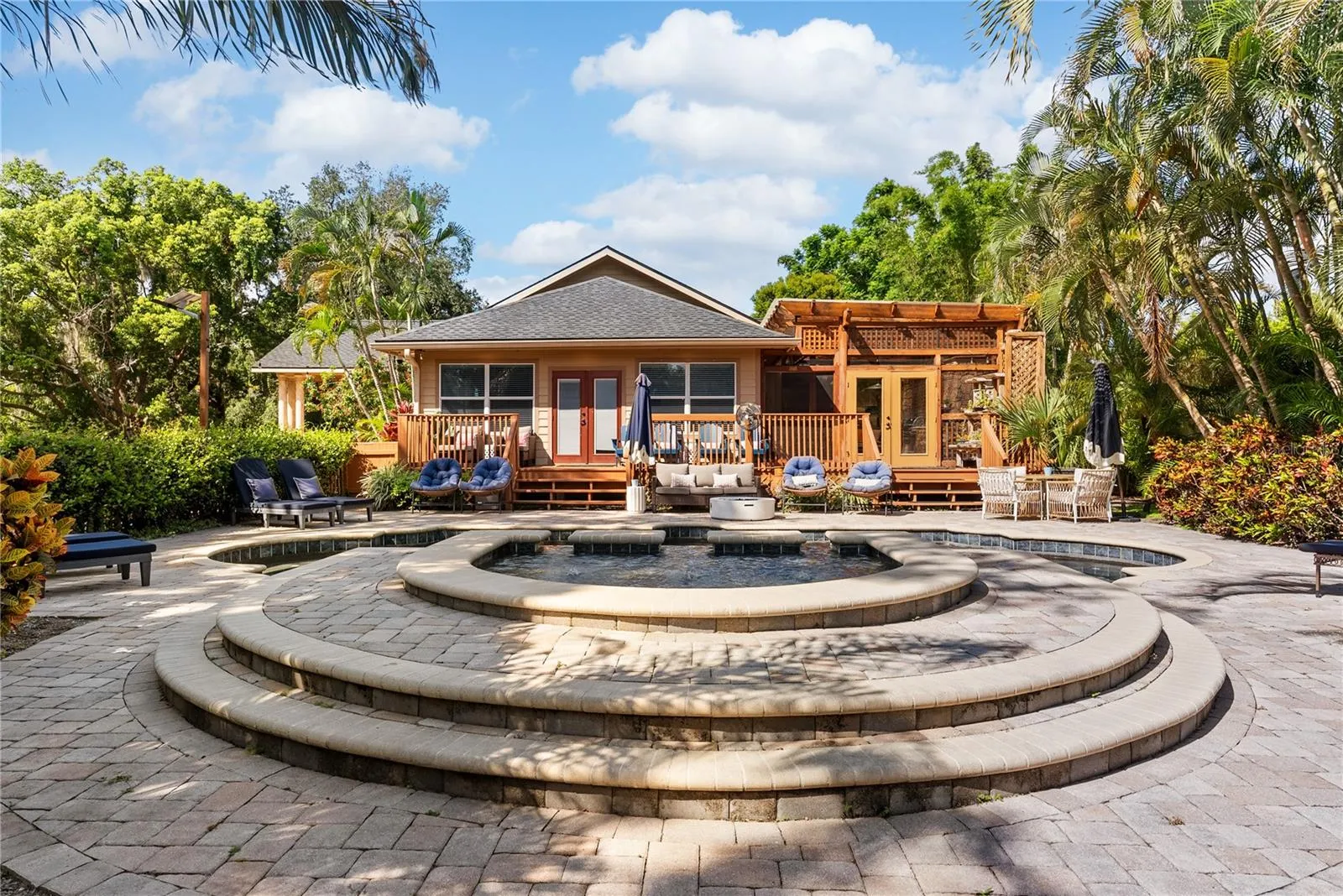 Spa &amp; Pool Deck