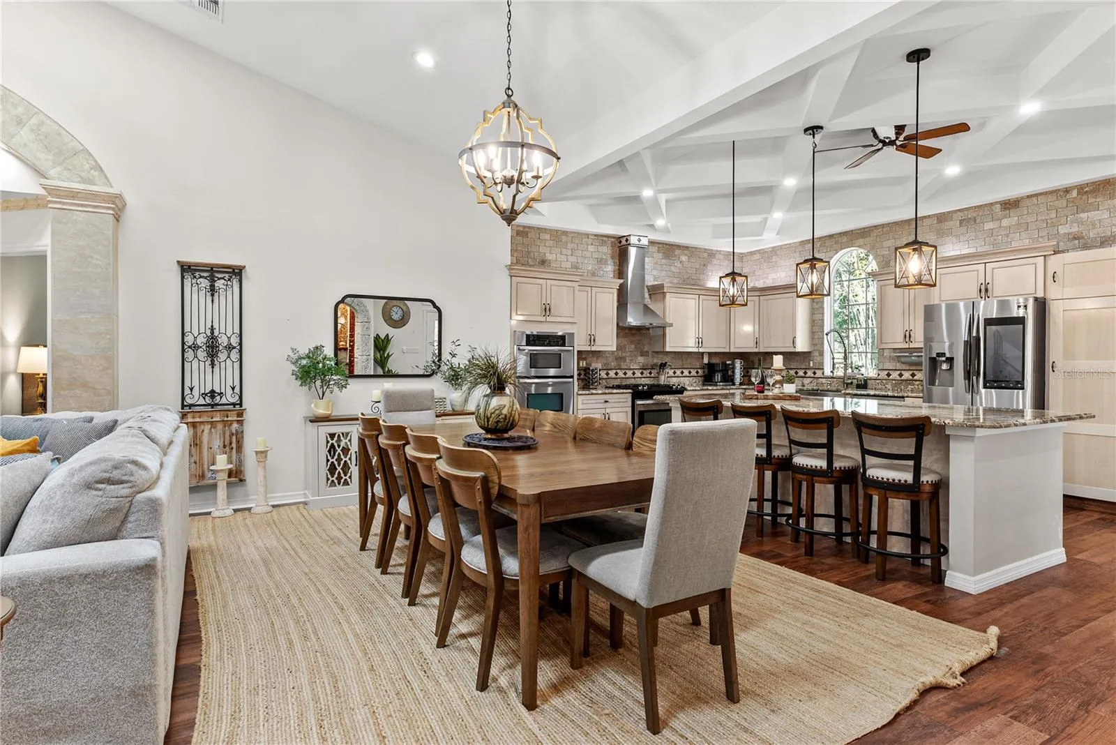 Kitchen &amp; Dining Area