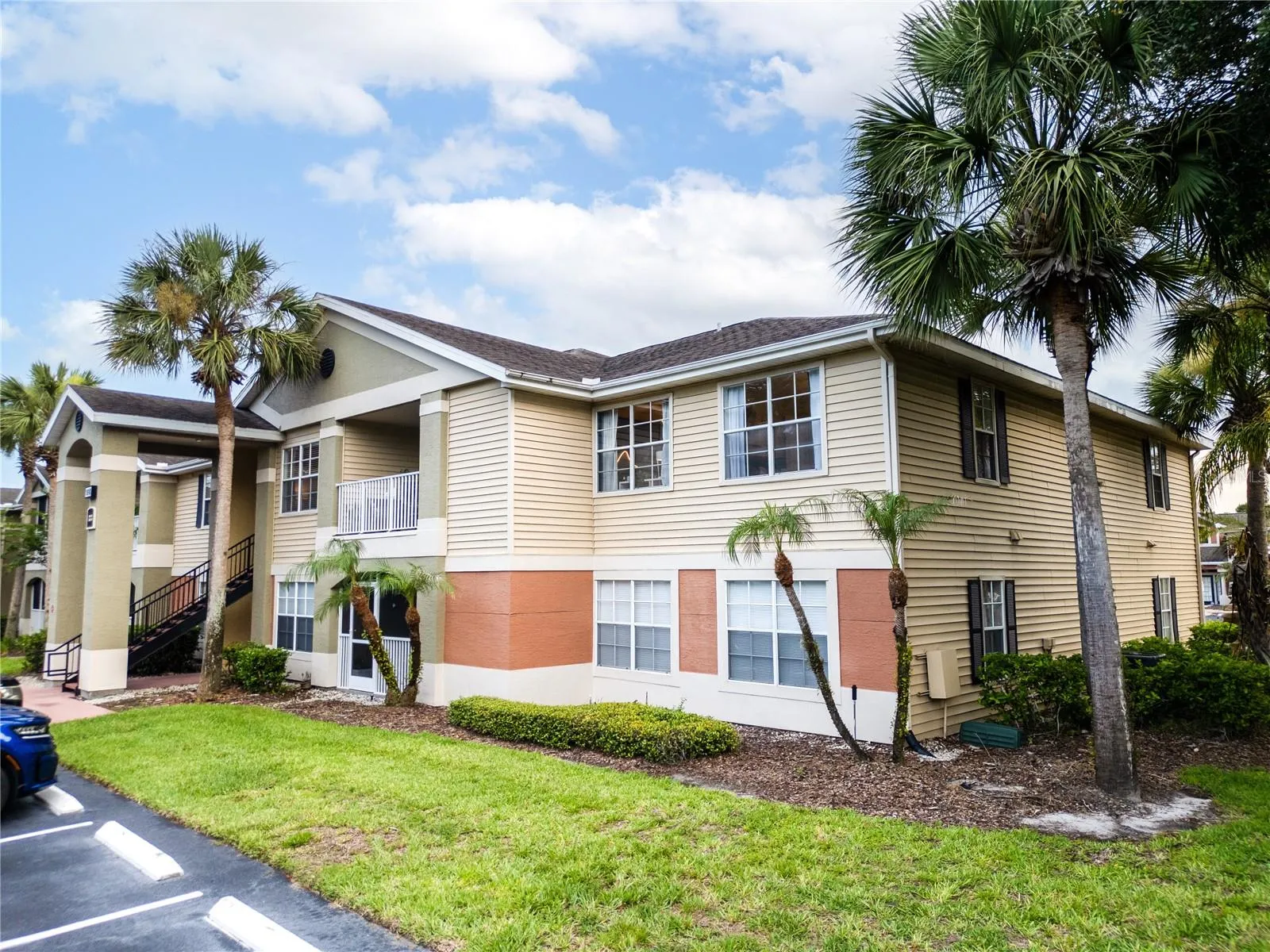 1910 Summer Club Dr APT #212