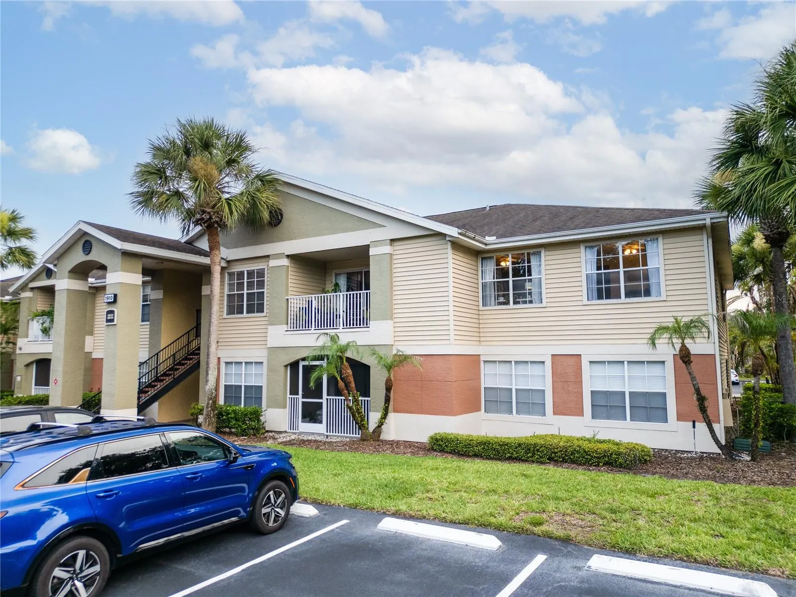 1910 Summer Club Dr APT #212