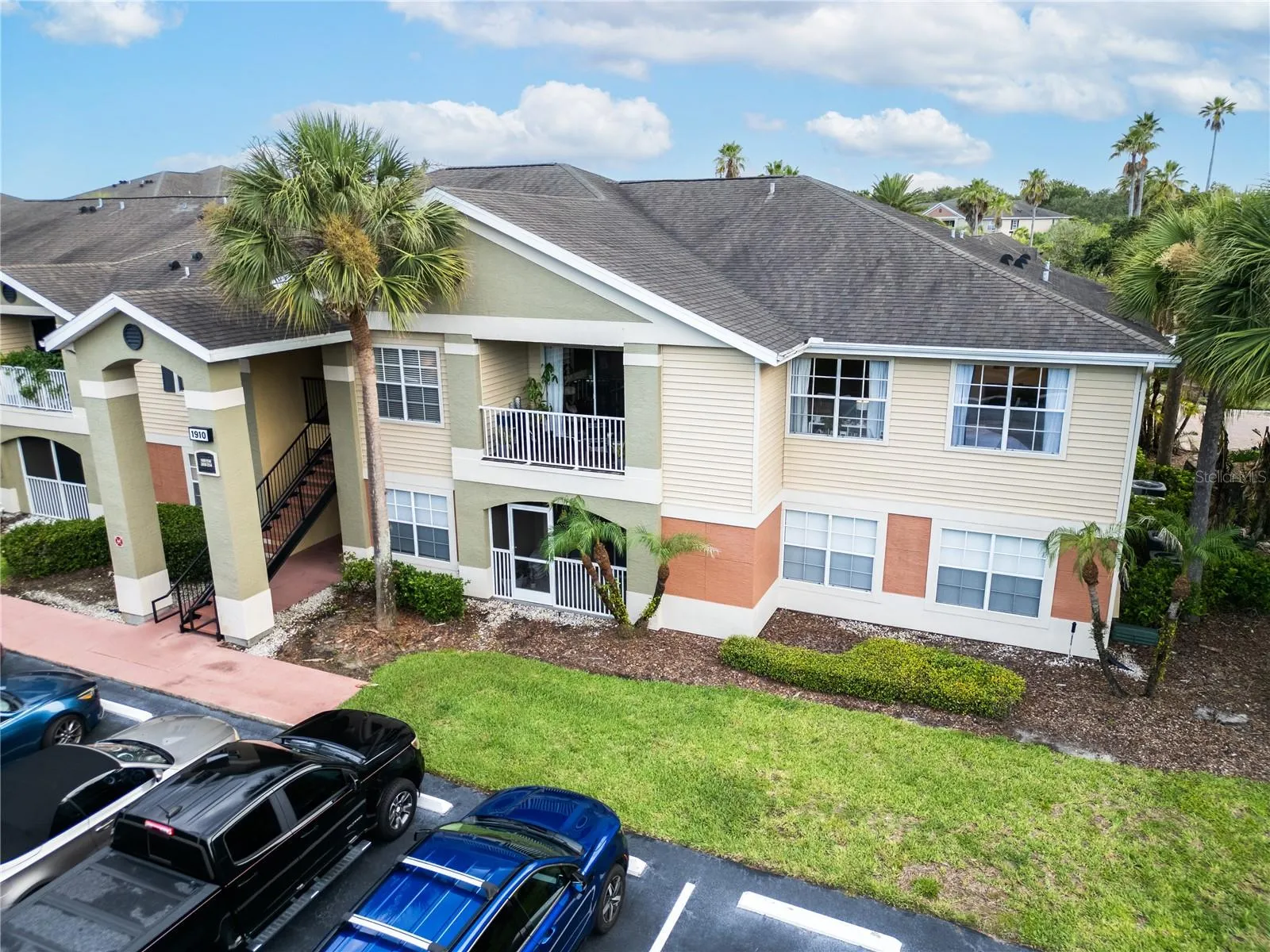 1910 Summer Club Dr APT #212