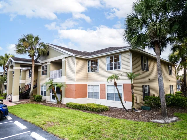 1910 Summer Club Dr APT #212