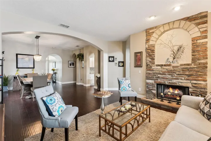 Dining/ Living Room