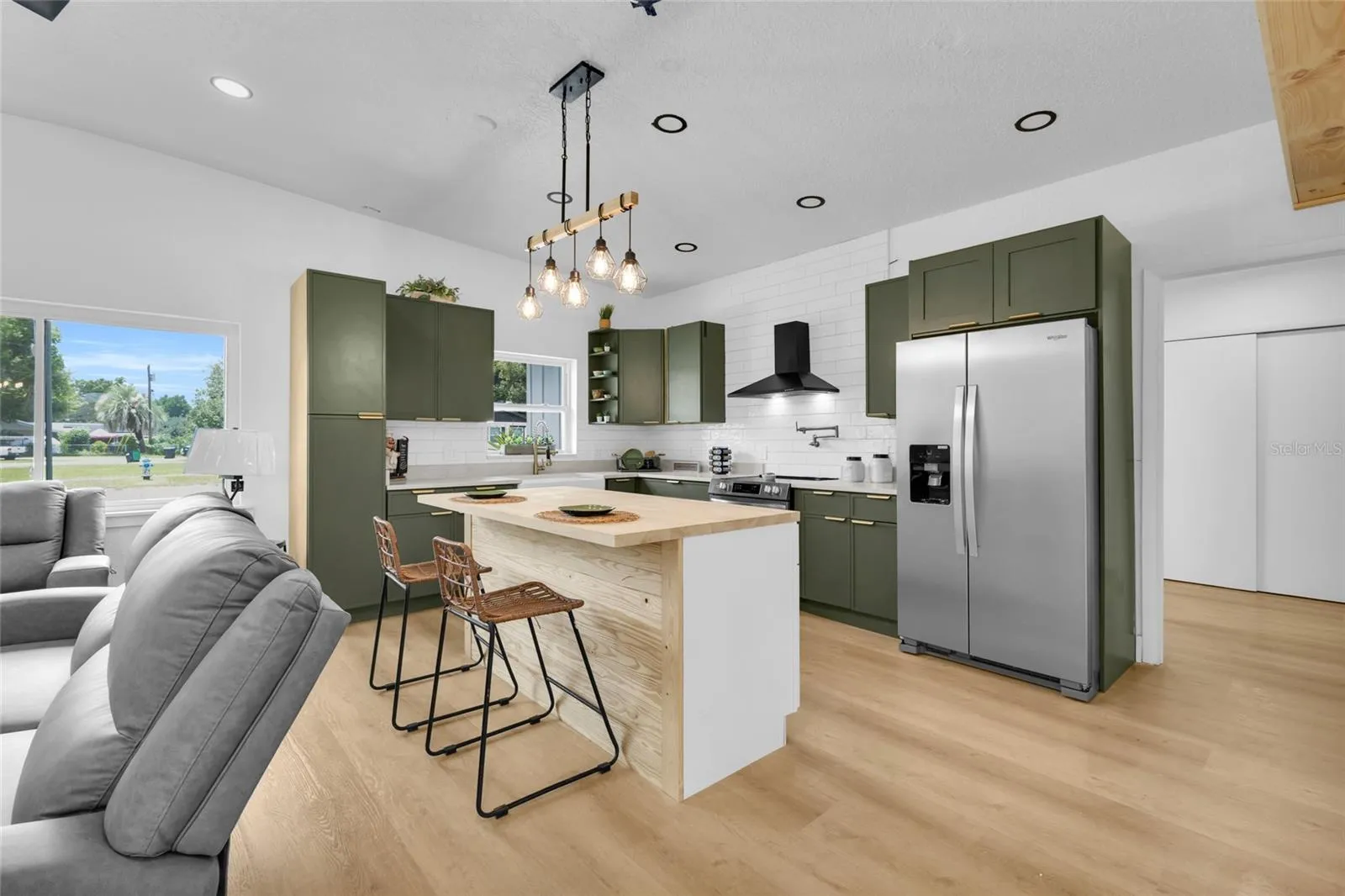 Imagine entertaining family and friends here.
