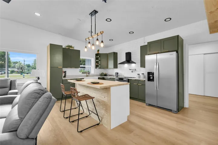 Imagine entertaining family and friends here.