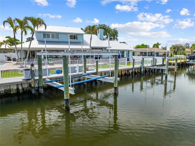 25k & 12K Hi-Tide Boat Lifts w/ remotes