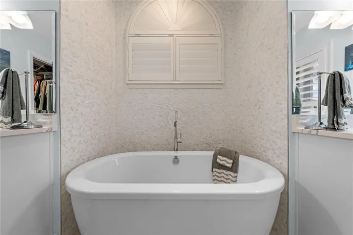 Primary bathroom soaker tub