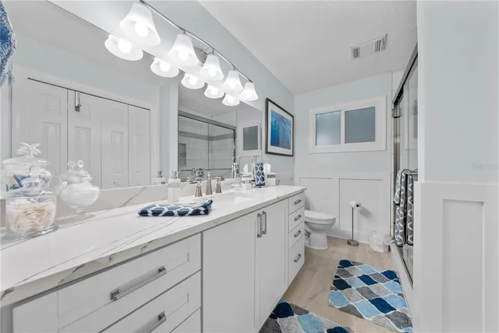 Full Bathroom upstairs