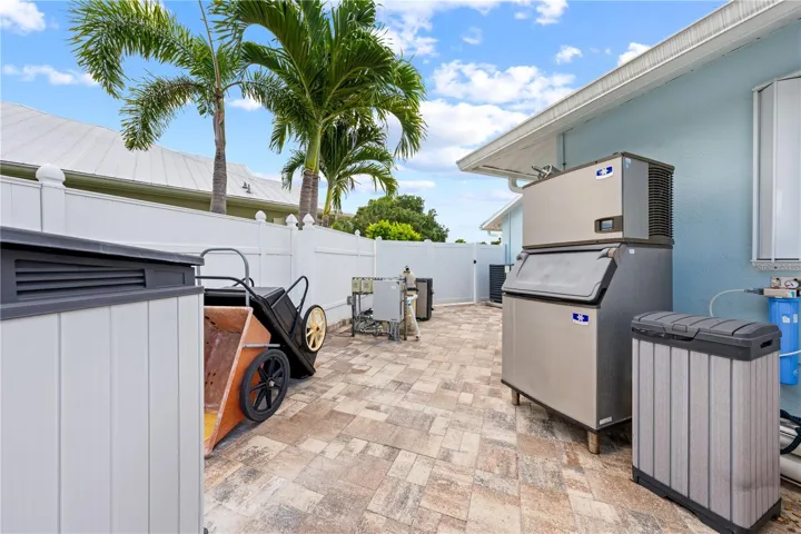 600 lb ice maker