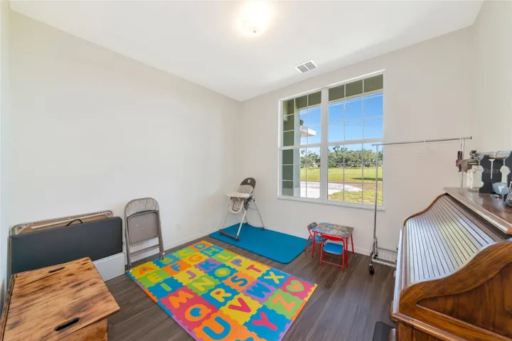 Bonus room that could be a 4th bedroom with closet add.