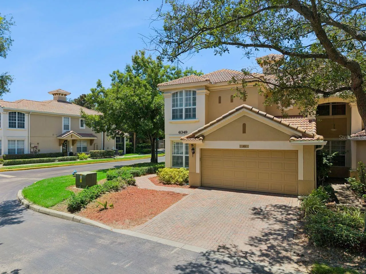 3-BEDS 2.5-BATHS 2-CAR GARAGE