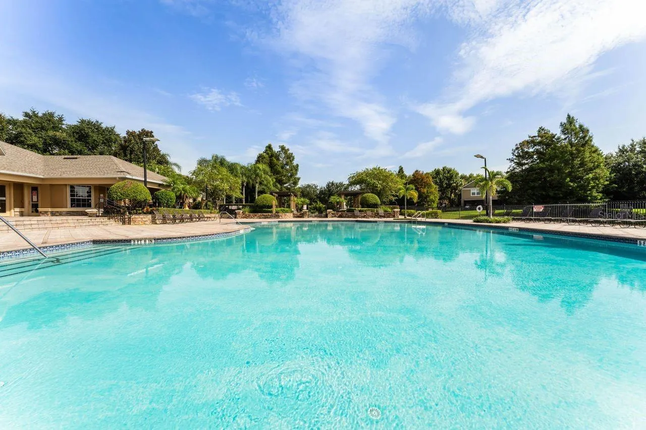 HUGE POOL TO ENJOY ALL YEAR!