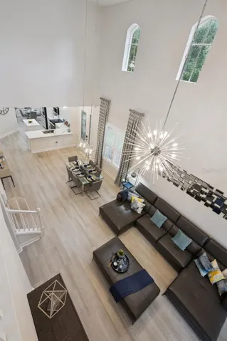 AMAZING NATURAL LIGHT IN THIS UNIT..