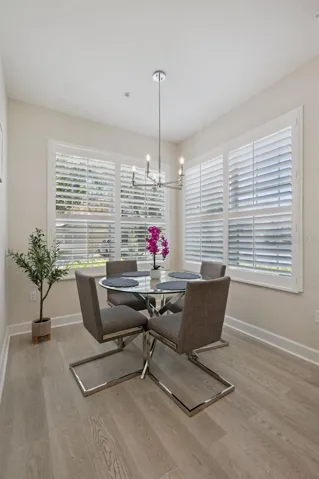 DINETTE WITH NATURAL LIGHTING!