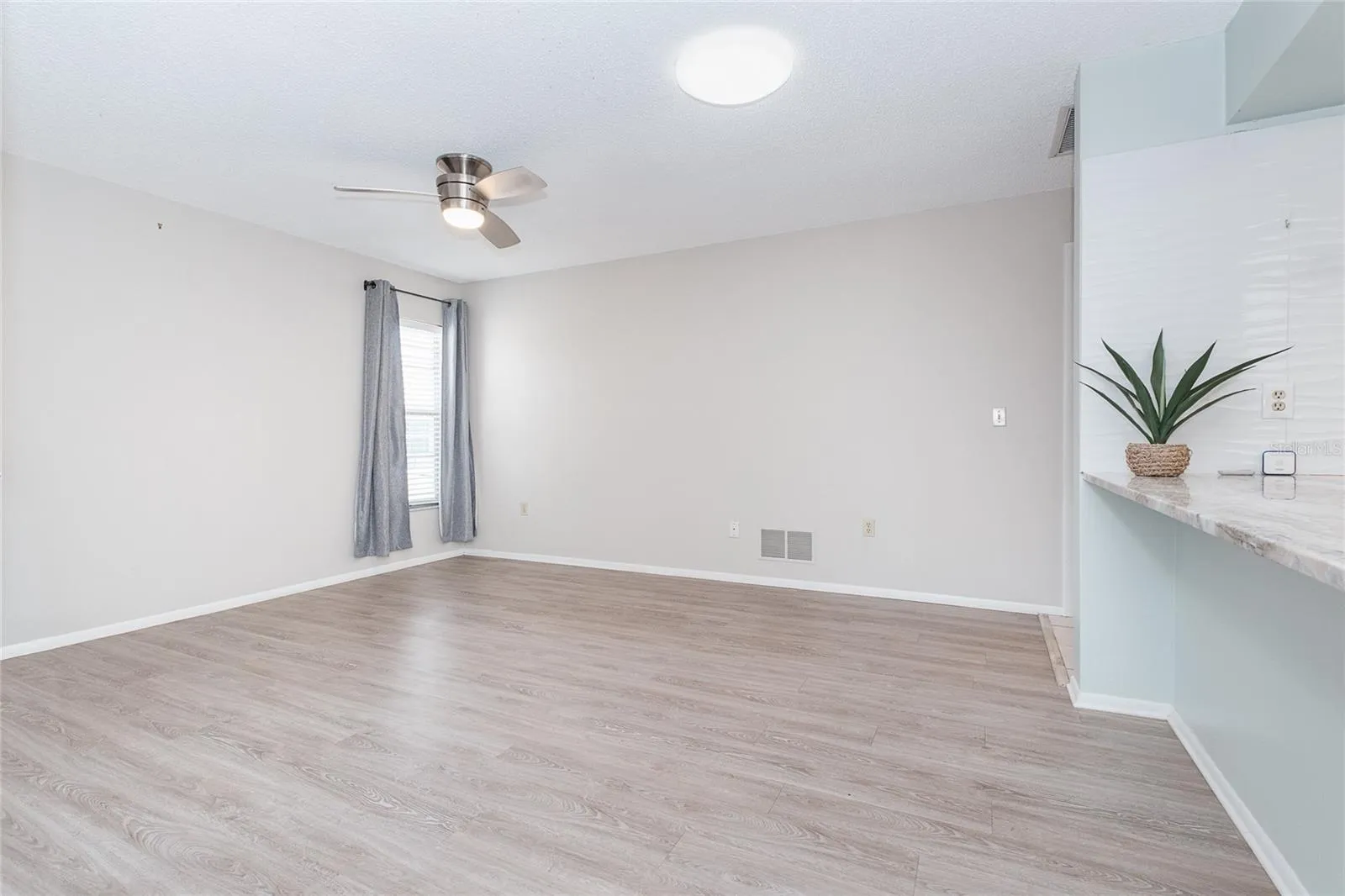 Spacious living room