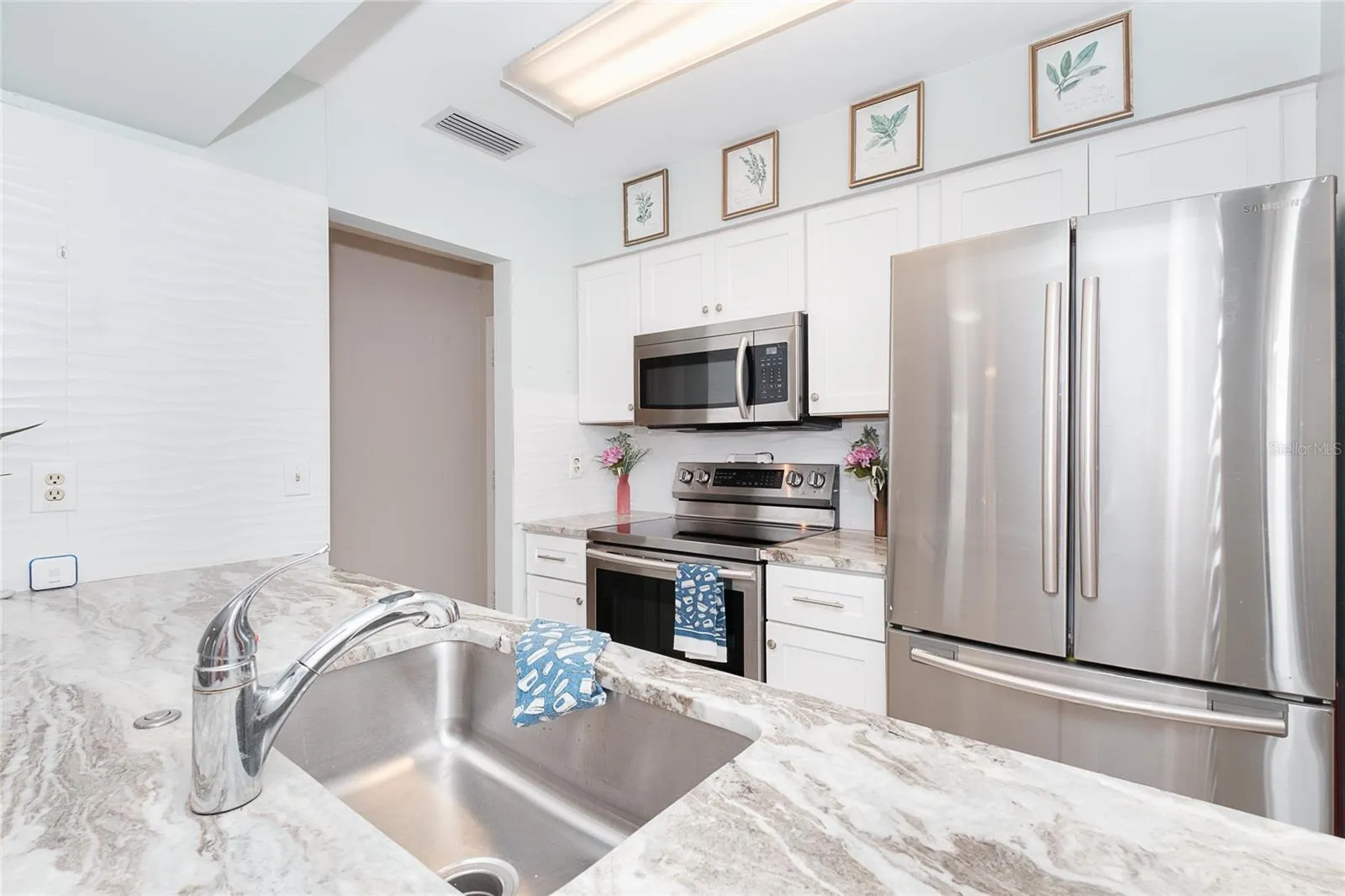Lots of cupboard & counter space
