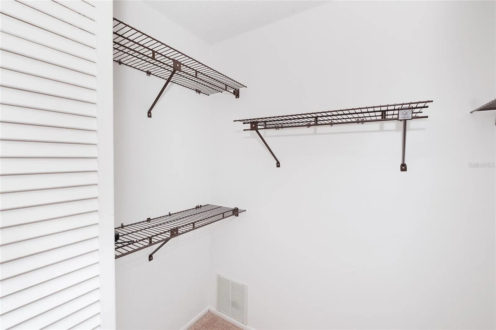 Master bdrm walk-in closet