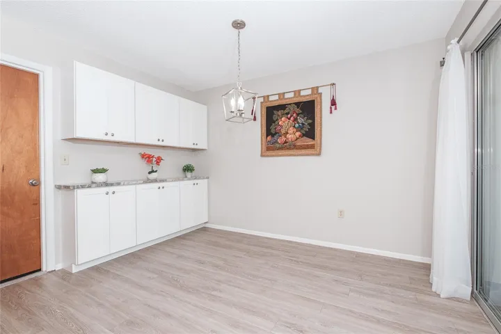 Dining room w/built-in