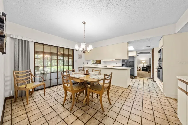 Dinette/Kitchen