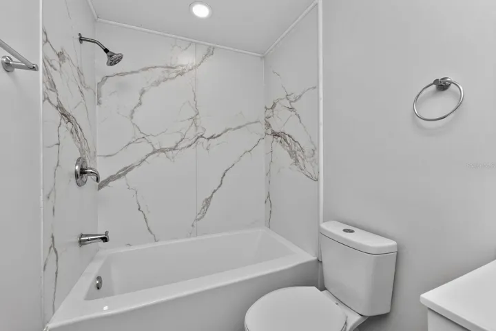 Bathroom 2 Tub