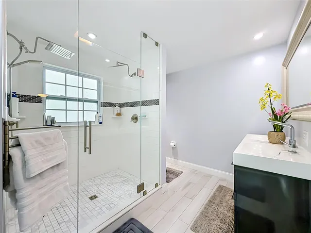 Primary Bedroom En suite / primary bath
