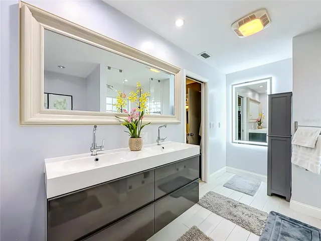 Primary Bedroom En suite / primary bath